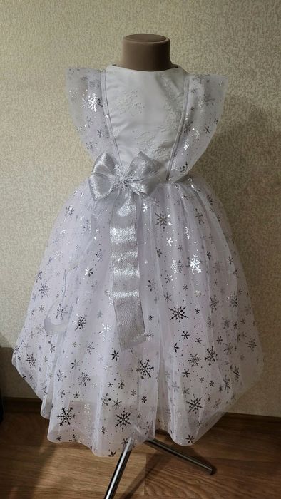 Платья. Снежинка. Елочка. утренник. Прокат