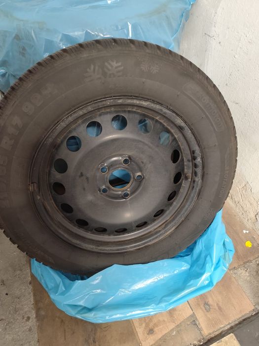 Opony zimowe Kormoran plus stalowe felgi R17