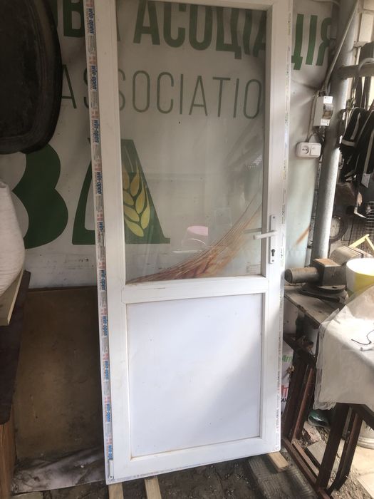 Продам гарні б/в дввері