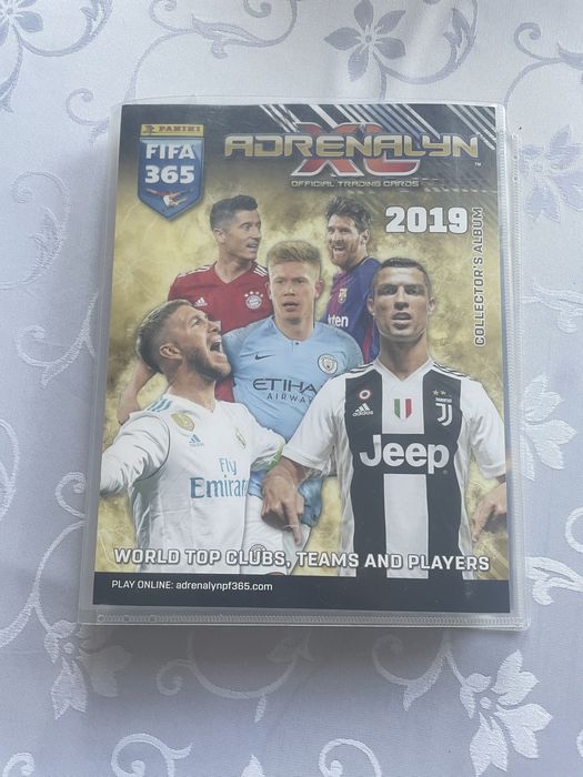 Album z kartami piłkarskimi. PANINI FIFA 365 ADRENALYN XL 2019.