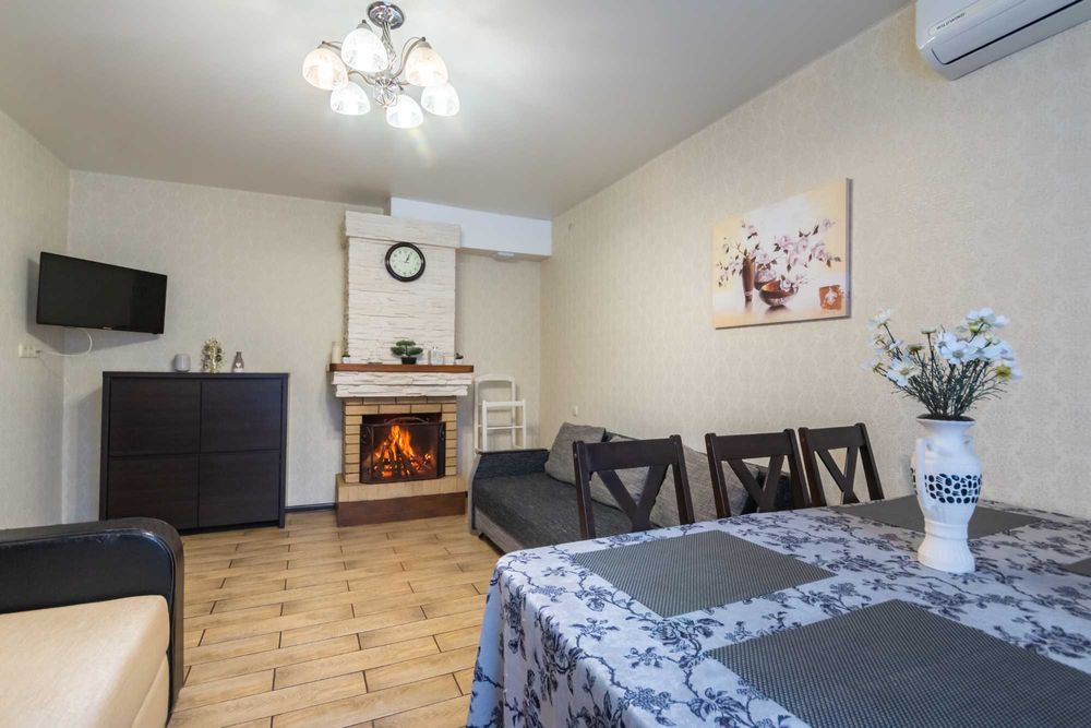 Подобова оренда 2-х кімнатної квартири в центрі Борисполя з каміном