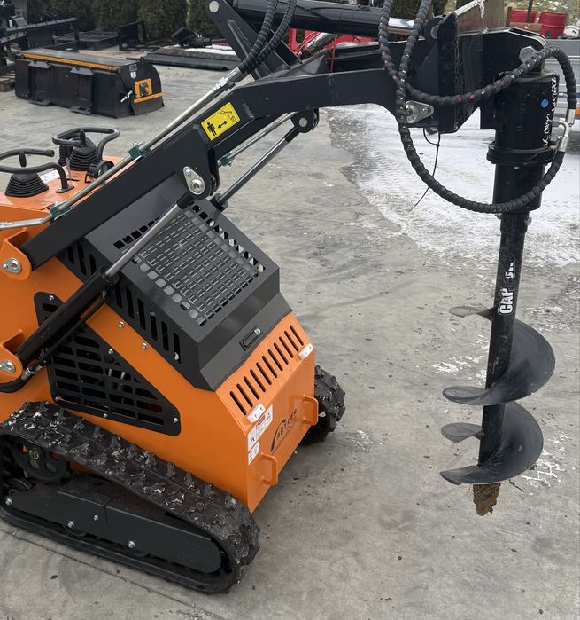 HIT sprzedazy mini mikro ładowarka multi narzędzie gasienicowa skid steer dostepne od reki
