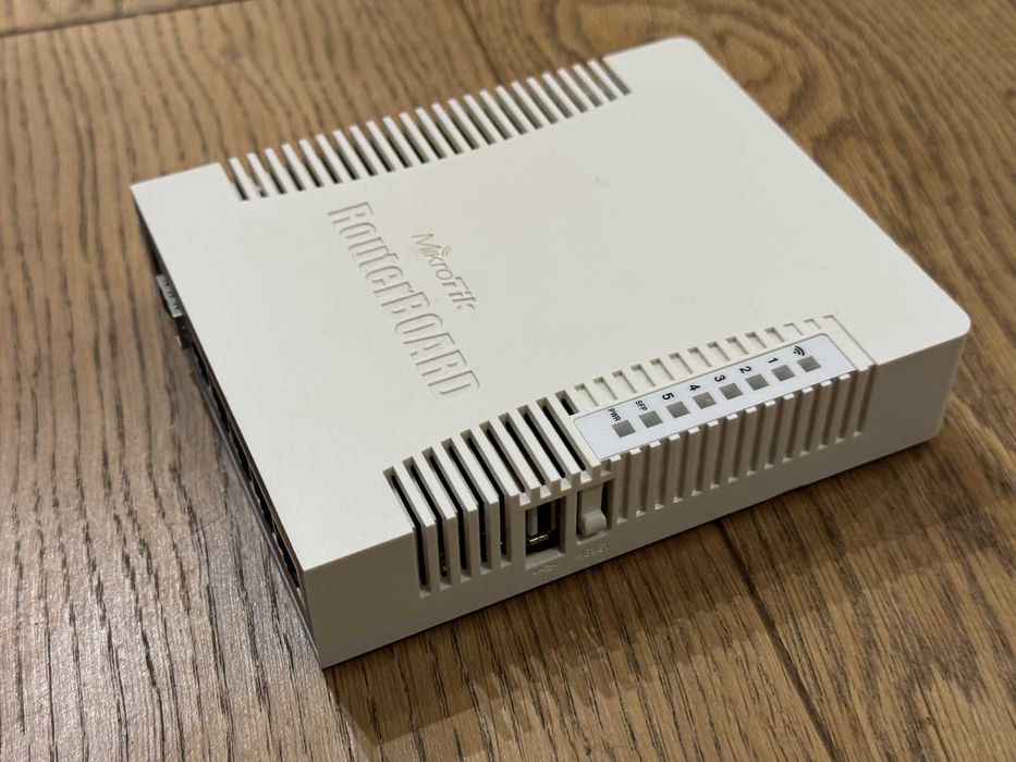 MikroTik hAP ac (RB962UiGS-5HacT2HnT) - Router Dual-Band z RouterOS
