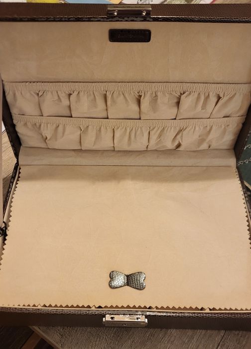 Caixa p/ relógios em imitação de pele