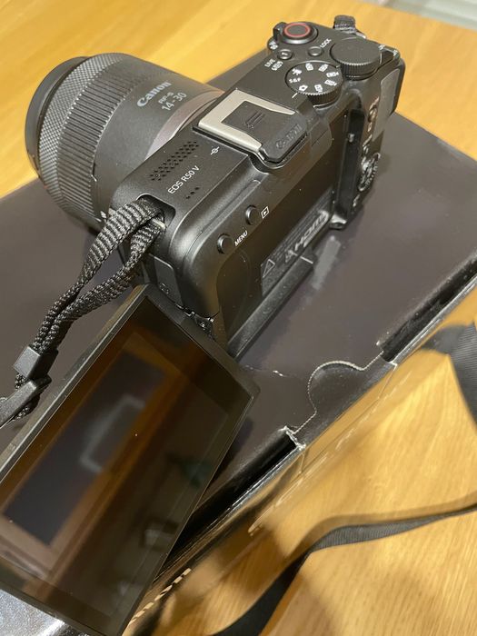 Canon EOS R50V 24.2MP + Lente RF-S 14-30mm