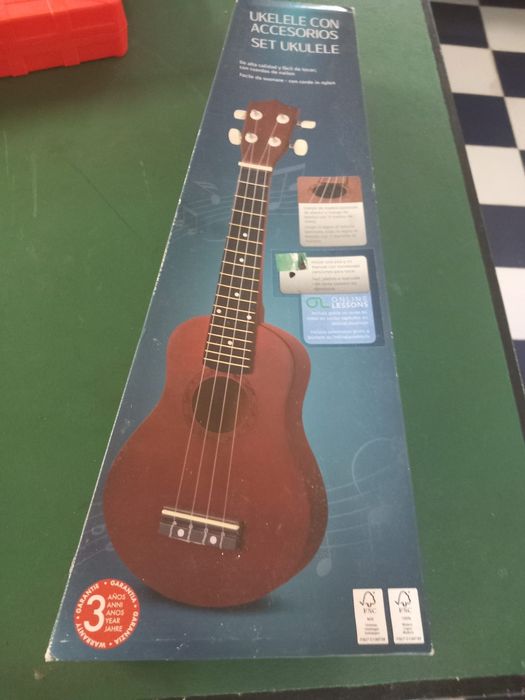 Vendo Ukelele , instrumento musical