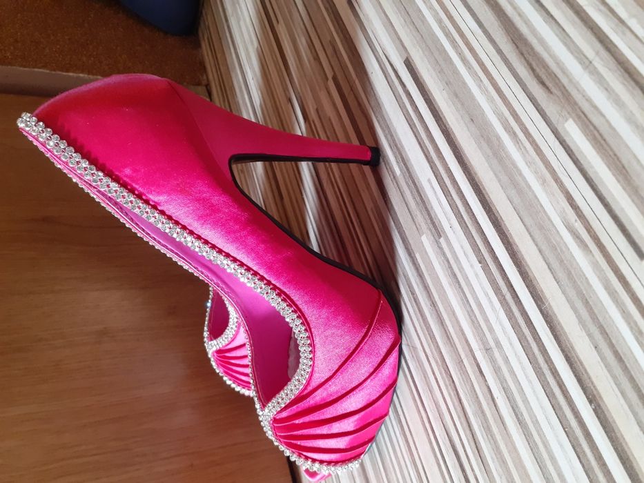 Przepiękne buty różowe