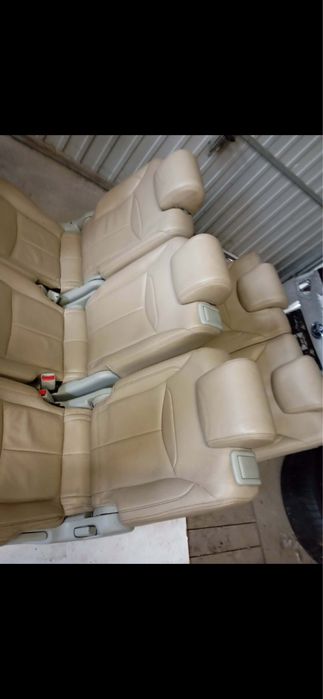 Momplet 7 foteli skóra toyota prius plus