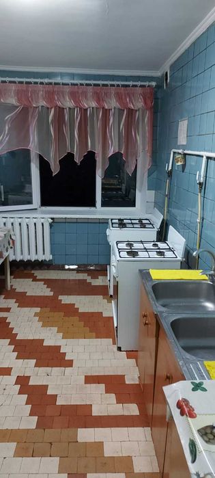 Затишна кімната в гуртожитку біля метро Лісова