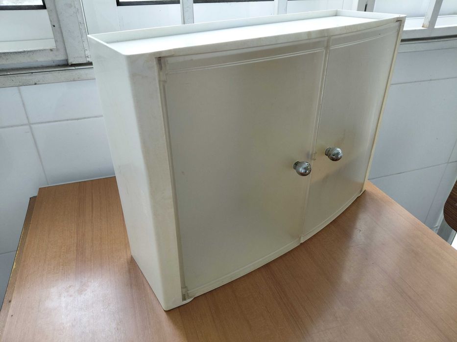 Armário para WC em plástico