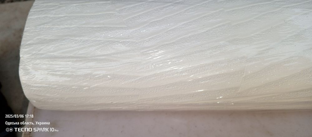 Обои  4 рулона с блеском ТРИ Д