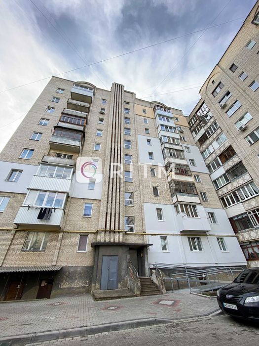 4-к. квартира з меблями та ремонтом за вул. Відродження