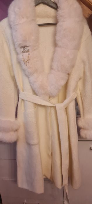 Plaszcz mega dizain bialy