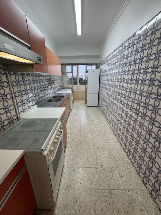 Quarto Arrendar Benfica, perto do Colombo - SETEMBRO
