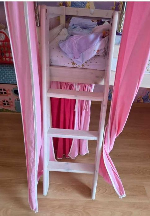 Cama beliche princesa com escorrega de criança