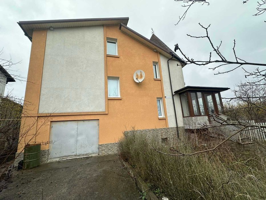 Продаж будинку з ділянкою 8 соток у Хмельницькому
