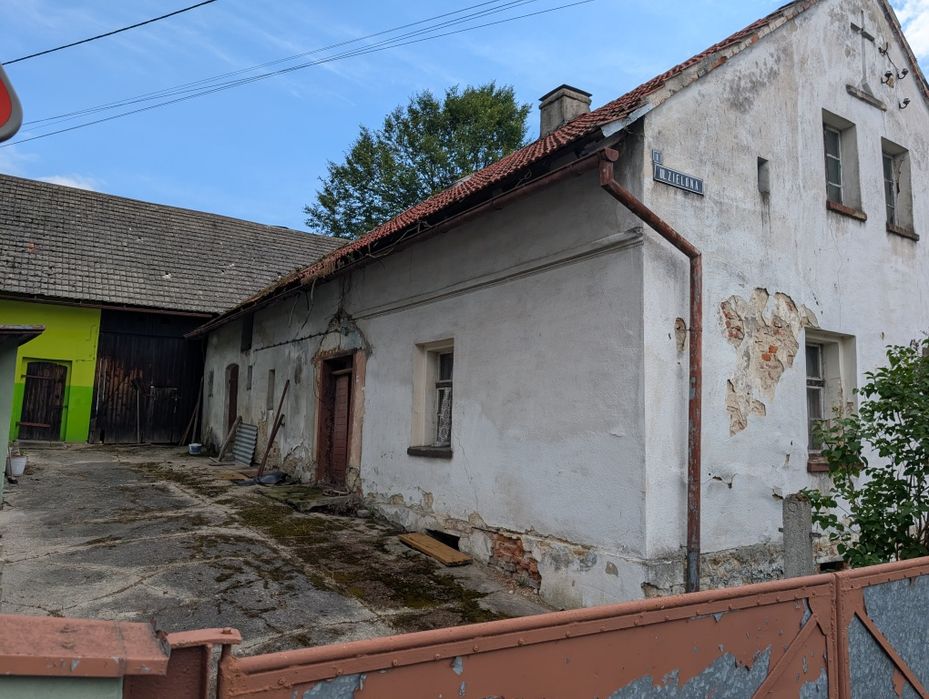 Stodoła i stary dom do rozbiórki za materiał