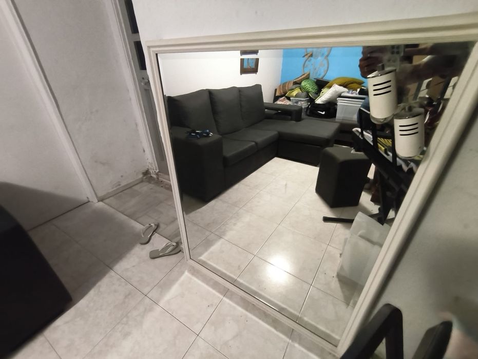 Espelho Grande de Parede com Moldura Branca e Suporte para 2 Lâmpadas (124 cm x 100 cm)