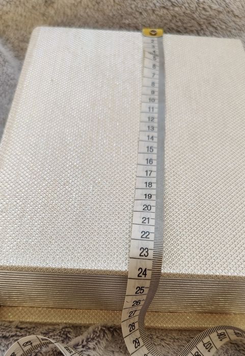 Dekoracyjne diamentowe pudełko