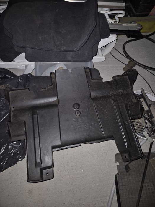 Bmw e34 m5 v8 oslony pod silnik oryginalne igla stan