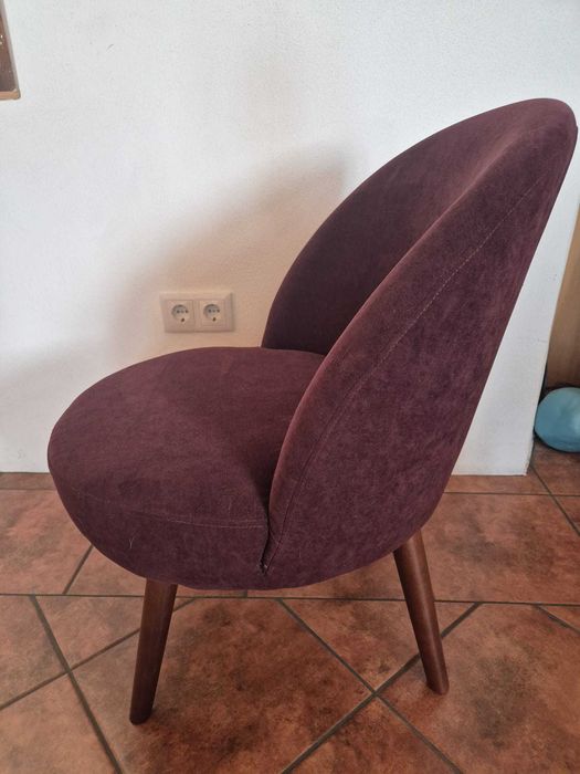 Cadeiras decorativas / de descanso em veludo JYSK estilo Mid-Century (ameixa / bordô)