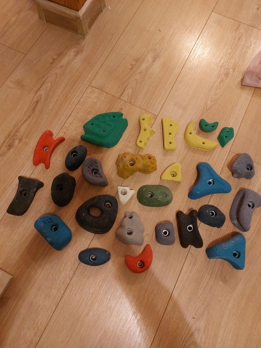 Kamienne uchwyty wspinaczkowe