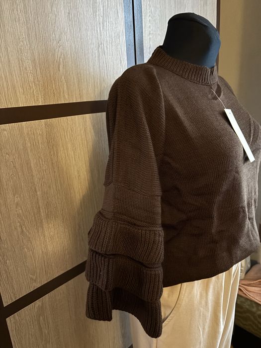 Brązowy sweter damski