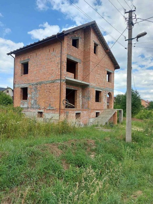 Незавершене будііеицтво