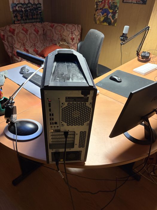 Vendo uma caixa de computador