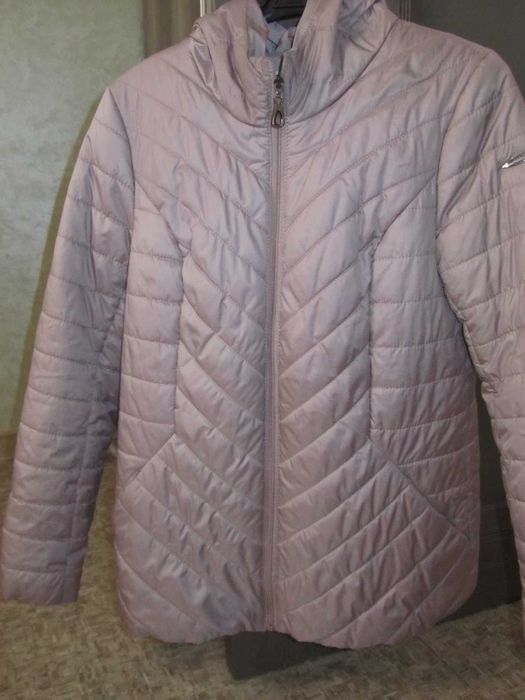 продам куртку демисезонную женскую