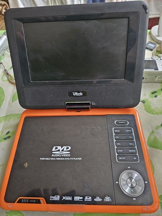 DVD проигрыватель Vitek VT-7022 BK под ремонт или на запчасти