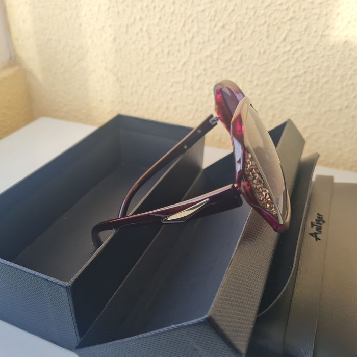 Óculos de sol de cor bordeux