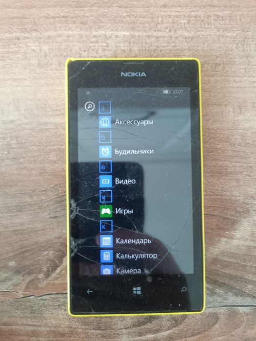 Nokia Lumia 520 під заміну кнопки включення