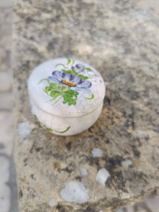 Guarda jóias antigo pintado á mão.