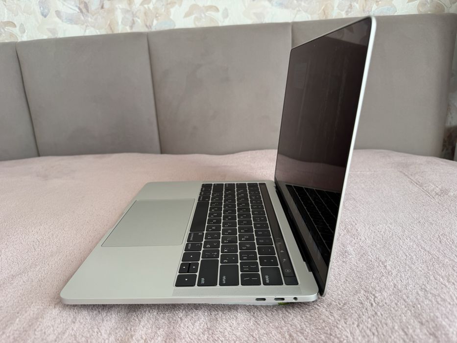 MacBook Pro 13 2019 / i5 2.4GHz / 16GB RAM / 256SSD / Retina A1989