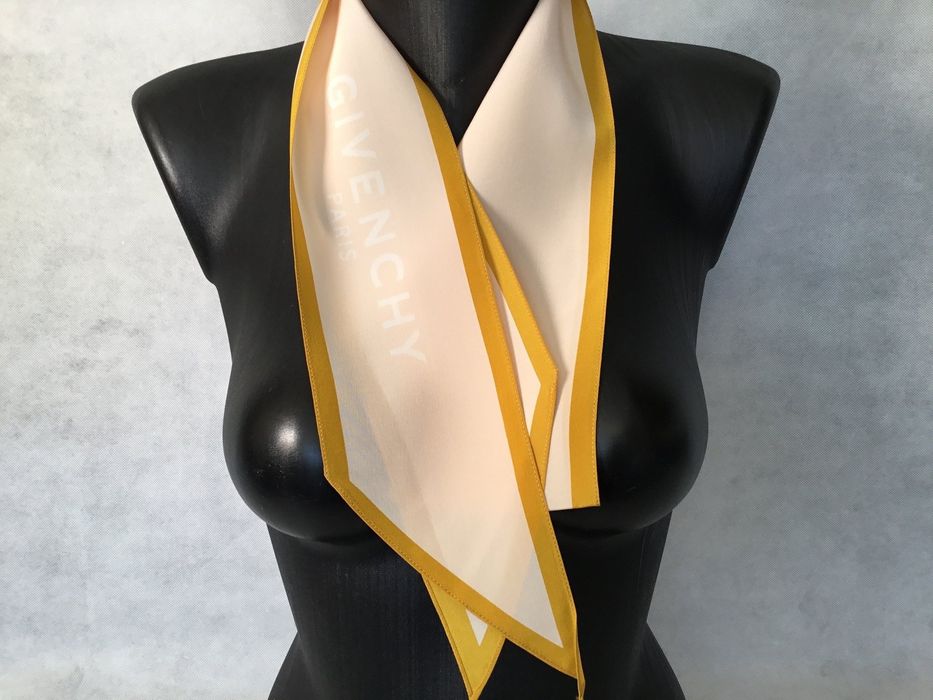 Foulard Givenchy Paris