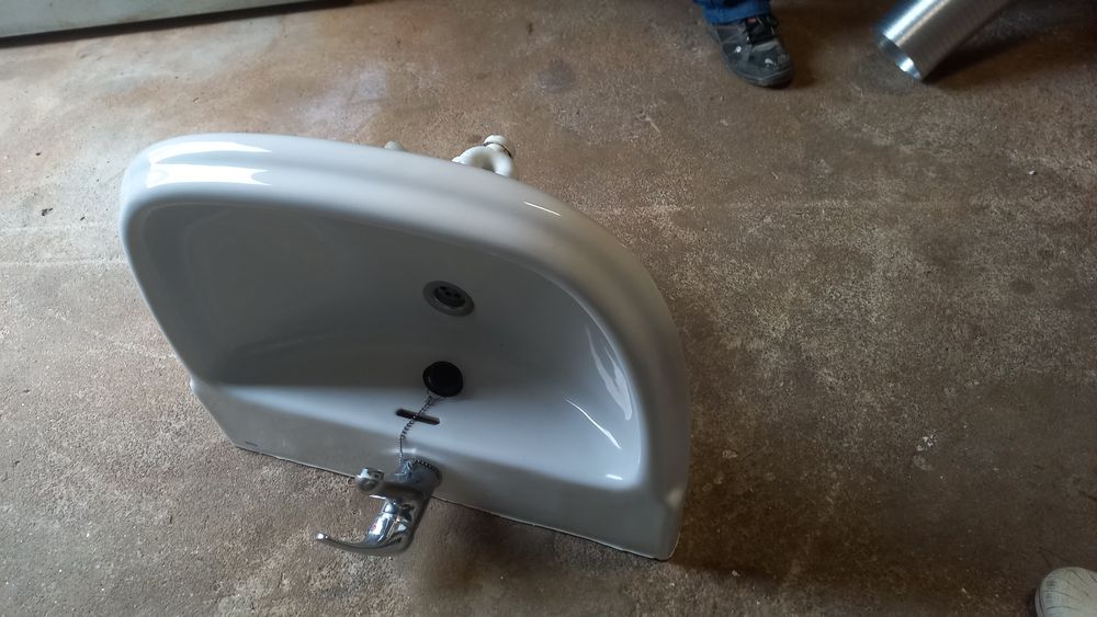 Lavatório e bidé e resguardo