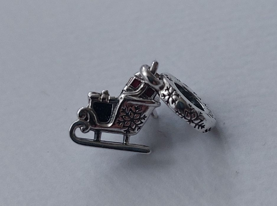 Pandora Charms-Zawieszka Świąteczne Sanie Sanki 2023