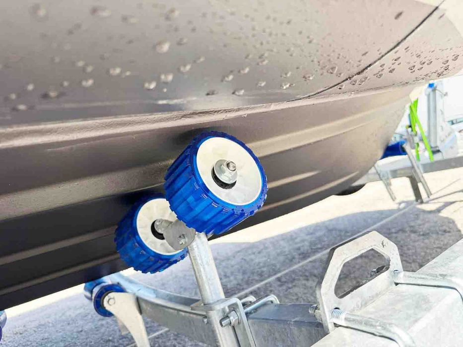 Barco Semirígido VALIANT 570 - Motor MERCURY 100 cv  com atrelado NOVO