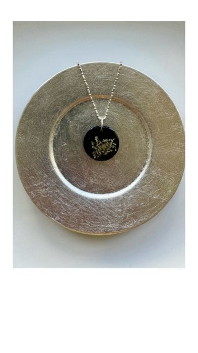Zawieszka „fleur atomique” biżuteria handmade żywica srebro