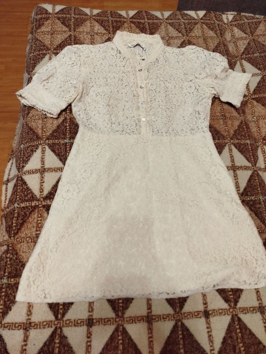 Женское платье огонь бело-молочное