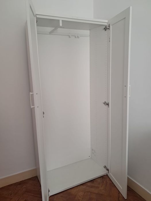 Armario branco de porta dupla