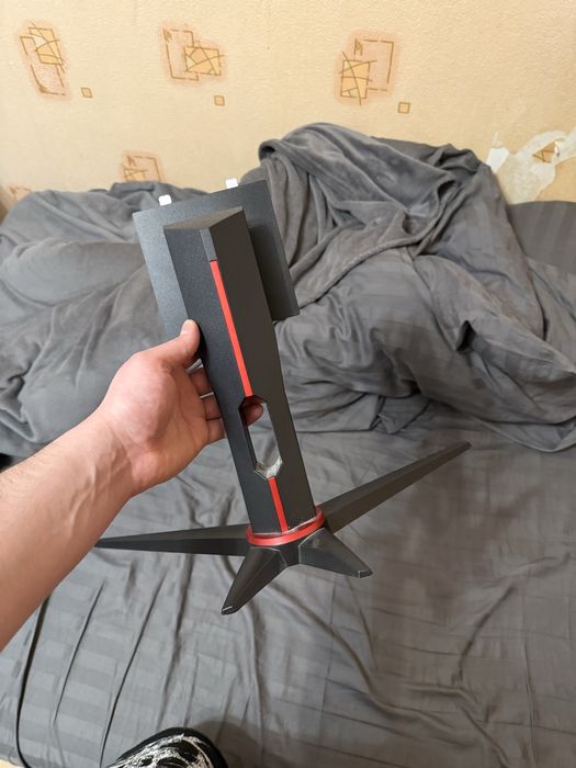 Стійка до монітору