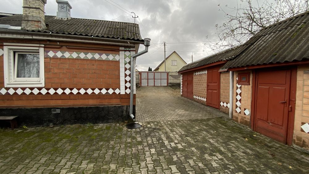 Продам 2 суміжні земельні ділянки з житловими будівлями