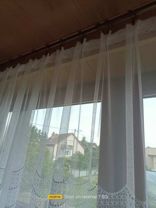 Sprzedam dwie firanki  z haftem