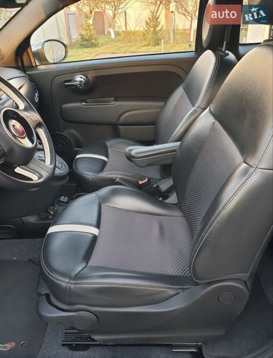 Fiat 500e 2016 року, супер компактна та шустра електричка.