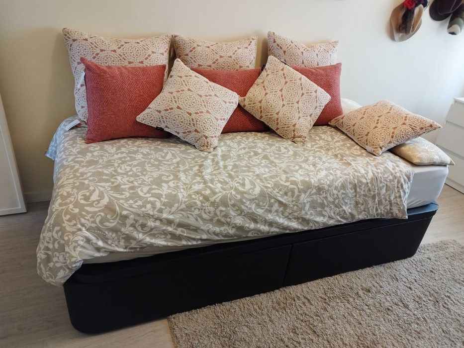 Cama solteiro com arrumação e colchão