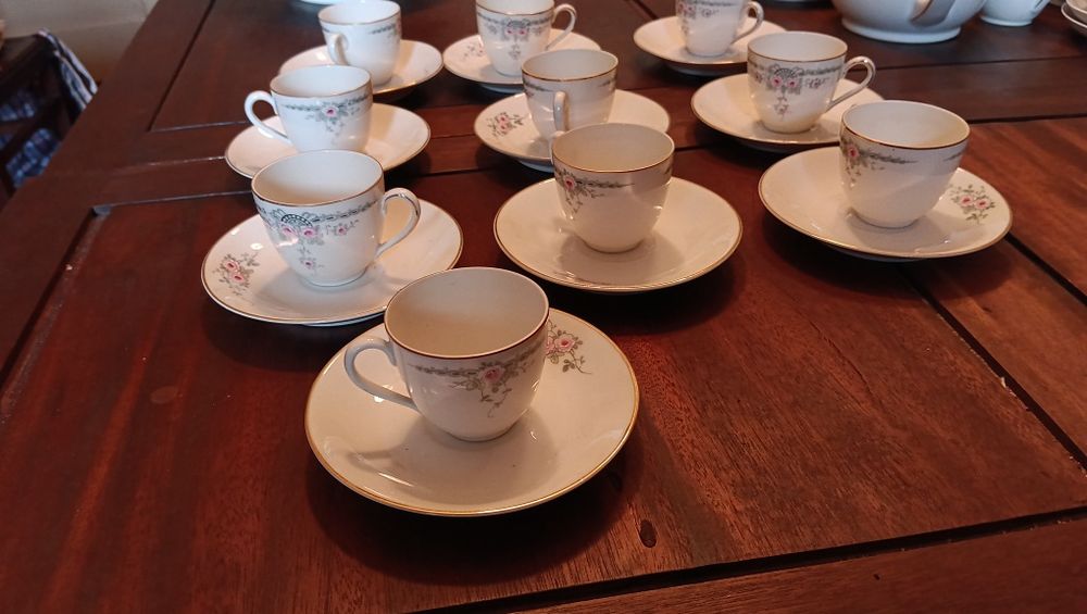 Serviços de chá e café antigos