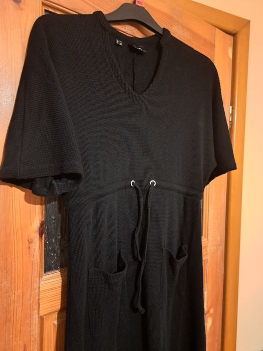 Czarna sukienka midi  bawełniana krótki rękaw.