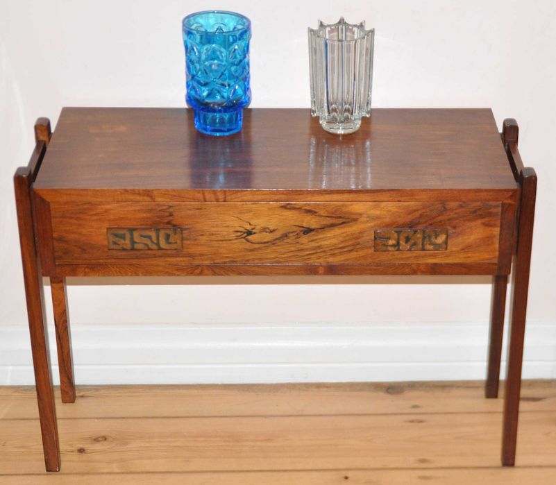 Stół / konsola / komoda w stylu skandynawskim 50 cm. x 72 cm x 31 cm.
